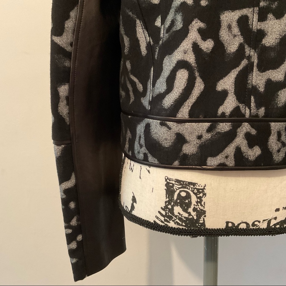 $798 NWT Diane Von Furstenberg, Moto Vintage, Leather/Wool Animal Print Jacket - Picture 9 of 13